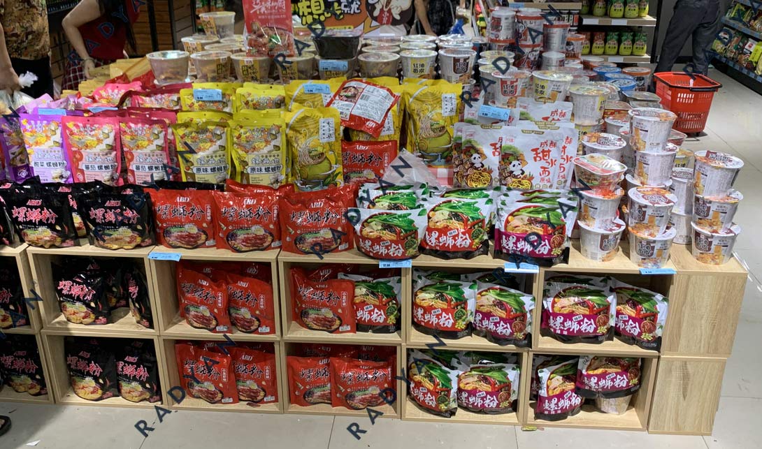 ইস্পাত এবং কাঠের তাক, পণ্য প্রদর্শনের র্যাক