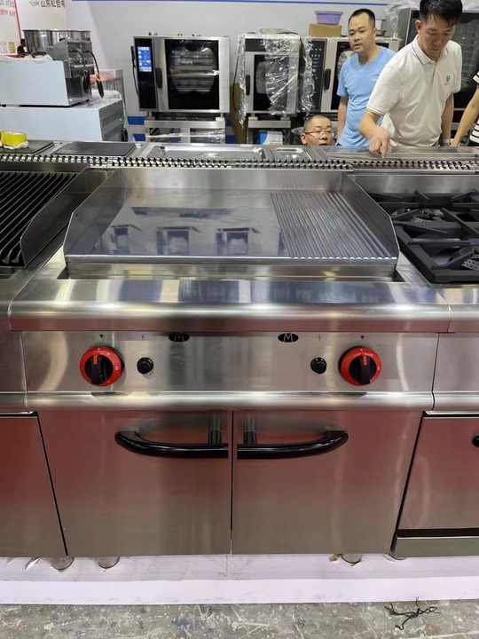 Commercial Gas Tilting Braising Pan